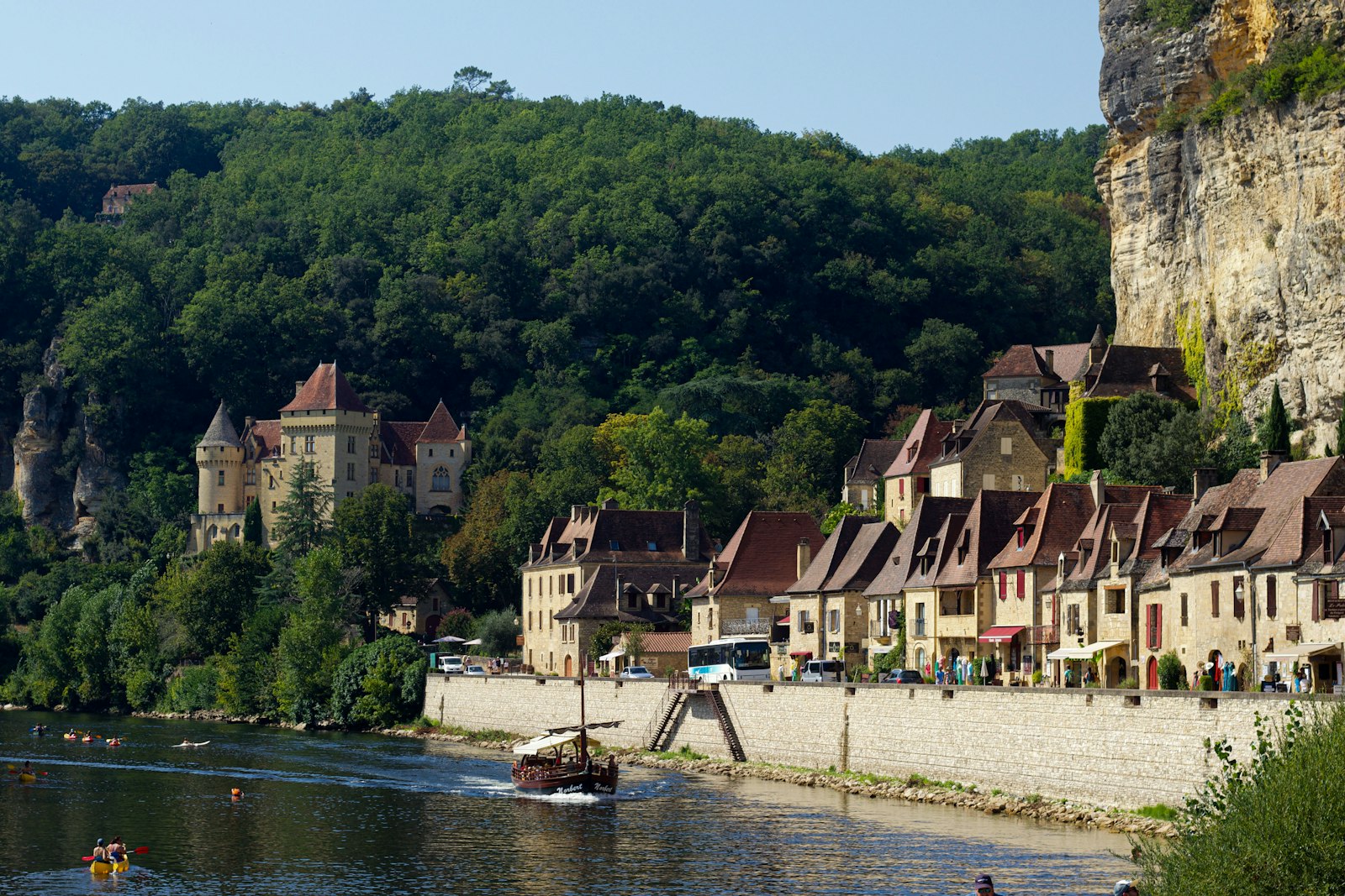 Buying a house in the Dordogne: prices, places and where to look